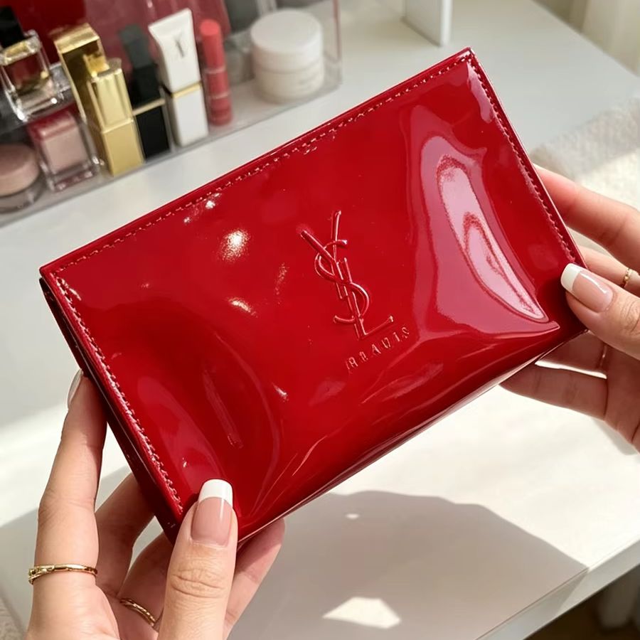 YSL 레드 페이턴트 가죽 화장품 가방 엠보싱 로고 지 - Luxury Skincare Logo 리뷰 및 가격